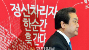 ‘존영’ 논란에 김무성 “머리 아픈 일 많았는데…좋은 코미디 봤다”