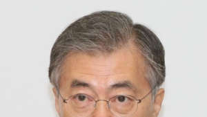 존영(尊影)…“지금 여왕시대?” “코미디 봤다”, 문재인·김무성 같이 비웃다