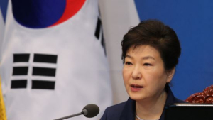 “대통령 사진에 ‘존영’, 당 대표 직인에 ‘옥새’…아이들 표현으로 ‘헐’”