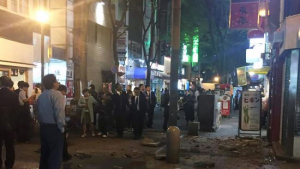 [포토] 일본 구마모토현 지진…놀라 뛰쳐나온 사람들