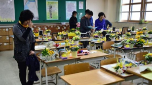 [포토] 세월호 2주기 추모하기 위해 단원고 찾은 사람들