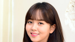 김소현, tvN ‘싸우자 귀신아’ 주연 낙점… 평생 공부만 하다 죽은 김현지 역