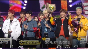방탄소년단, ‘불타오르네’로 대세 굳혔다… 음악방송 1위