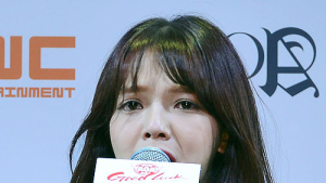 AOA 지민 “컴백 전 좋지 않은 일로 논란, 죄송하다” 컴백 공연서 눈물
