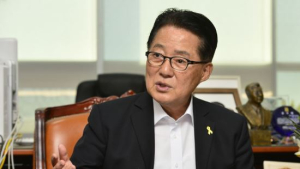 박지원, ‘임을 위한 행진곡’ 제창 거부에 “대통령이 지시했는데… 국가 기강에 문제 있다”