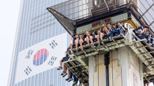 롯데월드 삼총사, 호국보훈의 달 맞아 동반 3인까지 파격 할인