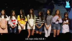아이오아이, 다이아 쇼케이스 참석해 꽃 전달… “선배님 컴백 축하”