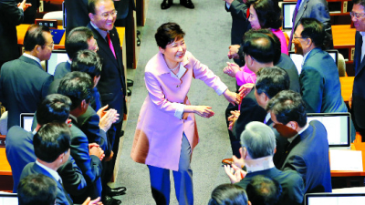 국회 개원 첫 날부터 불 지핀 개헌론, 미묘한 입장차로 줄다리기