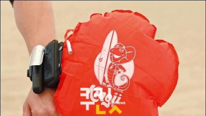 “손목에 착용만 하세요”… 밴드형 구명장치로 여름철 수상사고 예방