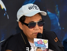 [쿠키영상] ‘대작 논란’ 조영남 “조수 쓴 게 문제? 불법이라 생각 안 했다”...‘그분이랑 똑같네요~’