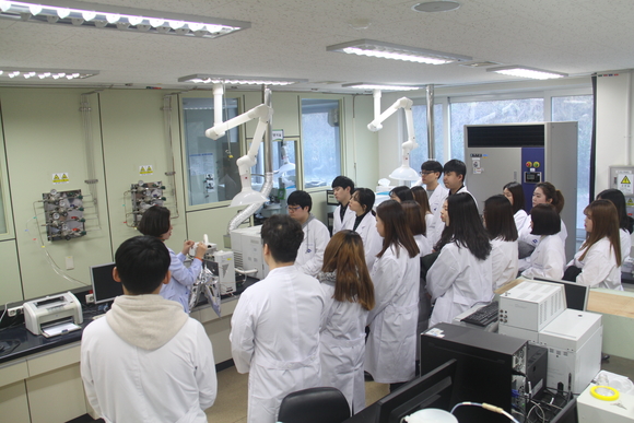 보건환경연구원 마이스터 아카데미 교육 분석기기 실습 장면. 경상북도 제공.