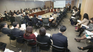 고가 치료비 고통받는 메디컬 푸어 “암치료 보장률 높여야”