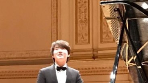 조성진 통역독주회 티켓 매진…표 구하려 새벽부터 줄서기도