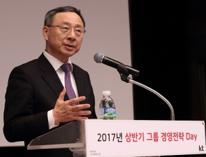 KT 회장에게 칼날 향했다