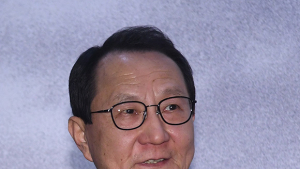 '자코메티 특별전 개막' 축하 인사하는 박종화 국민문화재단 이사장
