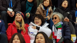 김정숙 여사·이방카, 올림픽 스노보드 경기장서 ‘셀카’…외교부 “양국 우정 확인”
