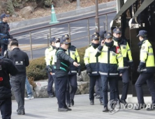 보수단체, 北 김영철 숙소 앞 노숙집회