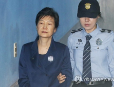 檢, 박근혜에 징역 30년 구형…“헌법가치 훼손”