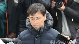 안희정 檢 자진출석 “국민·도민께 죄송…가족에게 미안하다”