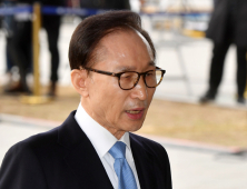 檢, 이명박 호칭 ‘대통령님’…조서에는 ‘피의자’ 기재