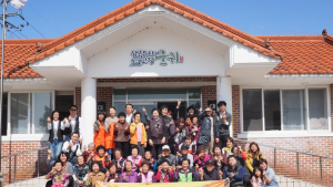 군위군, ‘찾아가는 이동복지관’ 인기