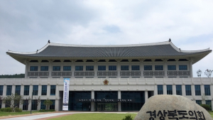 경북도의원 60명 중 9명 사직