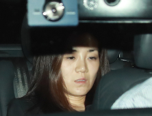 ‘물벼락 갑질’로 15시간 조사받은 조현민 …“피해자들에 진심 죄송” 또 반복