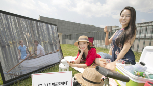 KT, 야외족 위한 ‘LTE 빔프로젝터’ 출시
