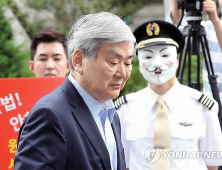 조양호 회장, 검찰 출석… 