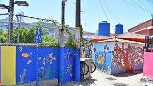 ‘애틋한 사연’…남해군 죽산마을에 이색 벽화거리 ‘눈길’