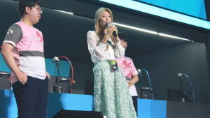 [오버워치 컨텐더스] 감사 인사 전하는 러너웨이 ‘꽃빈’ 이현아 게임단주