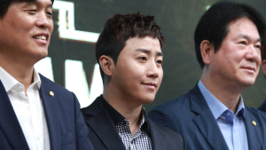 e스포츠 명예의 전당 개관식 찾은 ‘폭풍 저그’ 홍진호