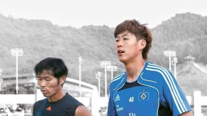 美 기고문 “토트넘, 손흥민 키운 父 손웅정 영입해야”
