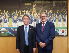 장운찬 KBO 총재, WBSC 회장과 프리미어 12 서울 개최 논의