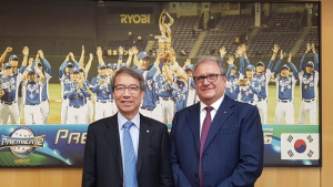 장운찬 KBO 총재, WBSC 회장과 프리미어 12 서울 개최 논의