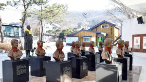 목도리 두른 '평화의 소녀상' 여전히 추운 위안부 할머니들의 외침②