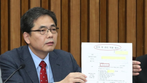 대통령 가족에 포문 연 곽상도 의원…靑 “응분의 조치 취할 것”