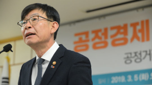 '전세금 인상' 김상조 靑정책실장 경질