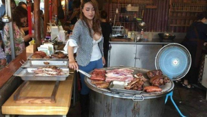 '대만 고깃집 미녀' 알고 보니 아버지 가게 서빙 돕던 모델 루오 얀