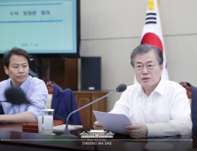 문 대통령, 20일 경제부총리 현안 보고 받는다… “정책 비전 발표”