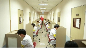 '의사 10년 지역근무는 직업자유 침해' 지적에...