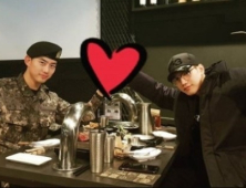 옥택연 전역 