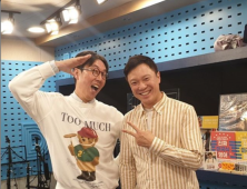 정성화, '철파엠' 김영철과 함께 출연 인증샷 공개