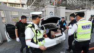 부탄가스 싣고 美대사관 돌진…영장 신청 예정
