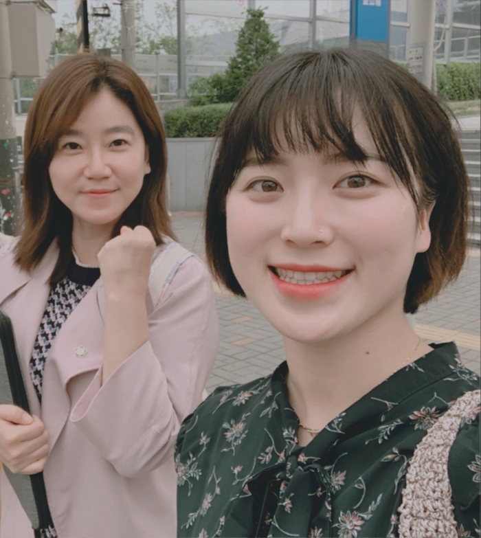 신유용(오른쪽)씨와 그의 법률대리인 이은의 변호사.