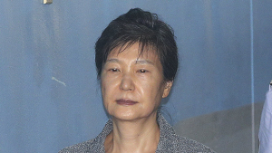 '국정원 특활비 수수' 박근혜 2심서 징역 5년으로 감형…총 형량 32년