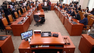 법사위, 열자마자 산회…민주 