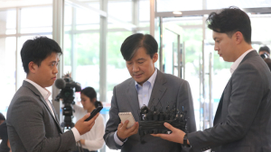 ‘조국 블랙홀’‘선거법 폭탄’에 오리무중 청문정국 [여의도 요지경]