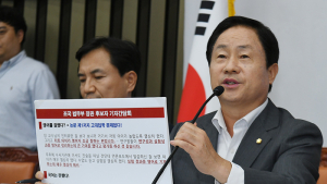 “한국어 못한다던 조국 딸, 논문번역?…영어성적도 5~7등급”