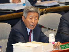 유인태 “조국 기자간담회, 국회 내규위반 맞아…로텐더홀 집회도 위반사항”